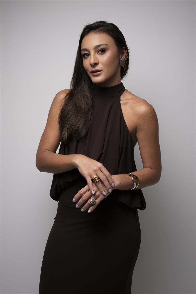 Dra. Ana Carolina de Castro em retrato editorial.